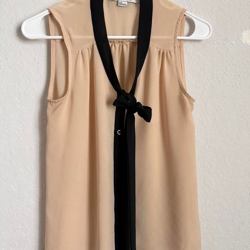 Forever 21 Beige & Black Bow Tie Sleeveless Blouse Large